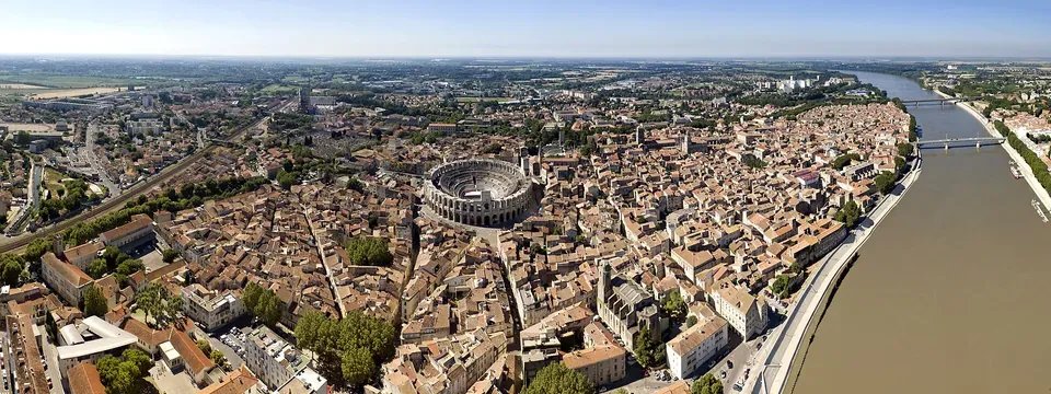 Arles, vue de la commune
