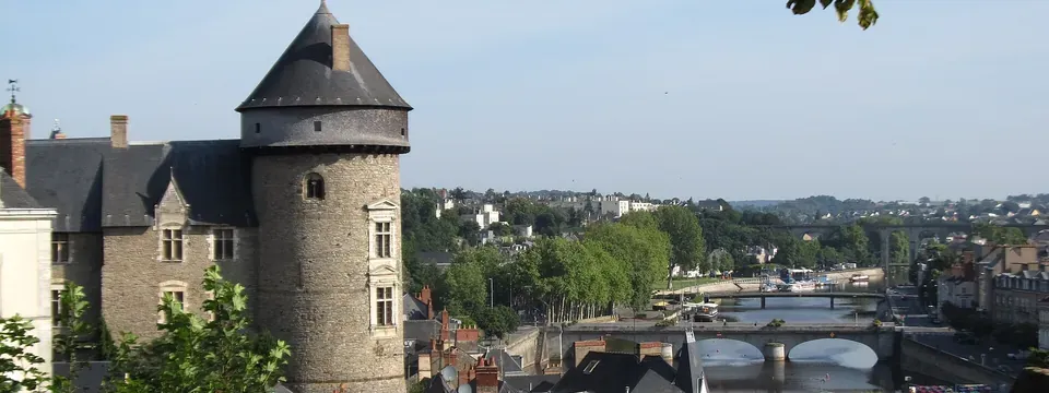 Laval, vue de la commune