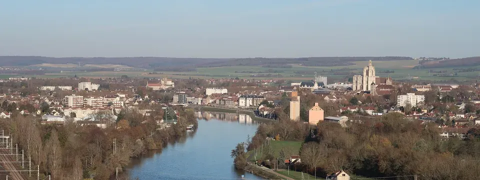 Sens, vue de la commune